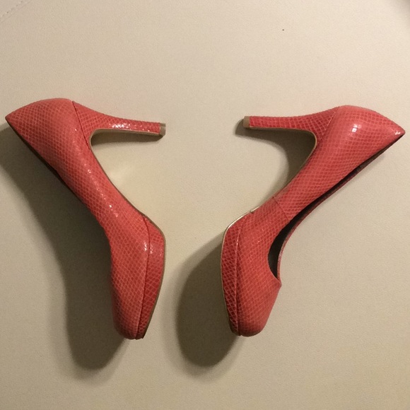 Top Moda Platform Pumps - Picture 2 of 7